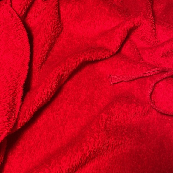 Secret Treasures Soft Red plush belted robe - Picture 6 of 12